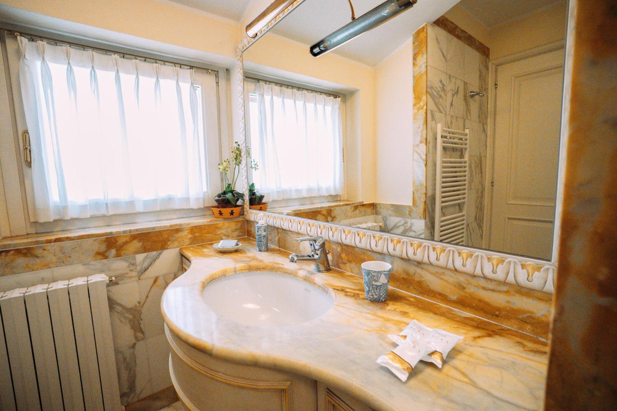 Suite Romantic Vista Lago Stresa Bagian luar foto
